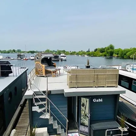 Hausboot La Mare Gabi 船屋 *