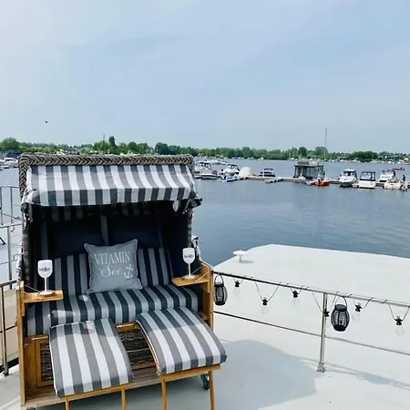 Hausboot La Mare Gabi 船屋 *